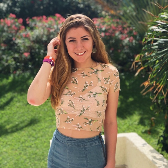 Meet your Posher, Caroline - Picture 1 of 1